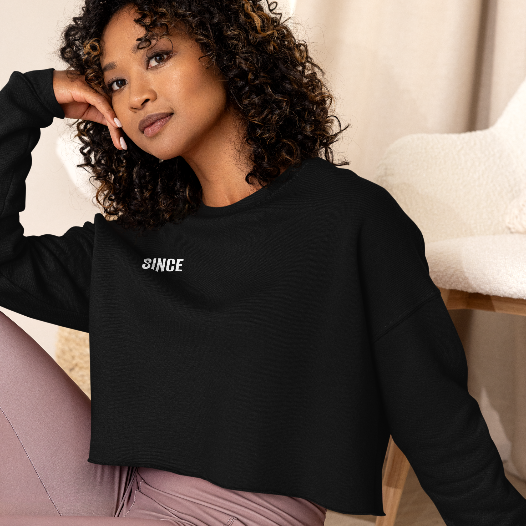 Woman’s Cropped Sweatshirt